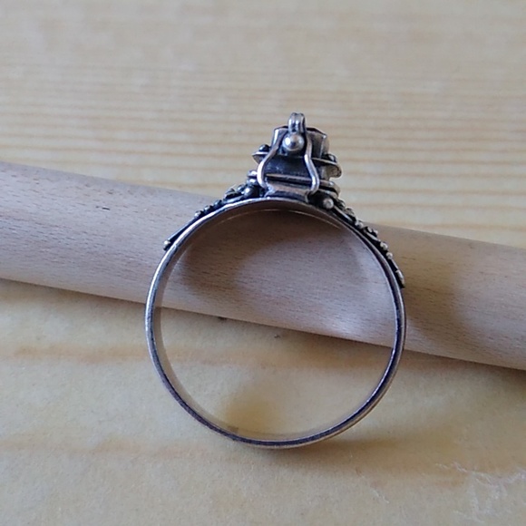 Vintage Poison Ring - Silver 925 - Garnet Gem - Picture 3 of 5